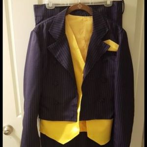 Men's Halloween Joker costume.